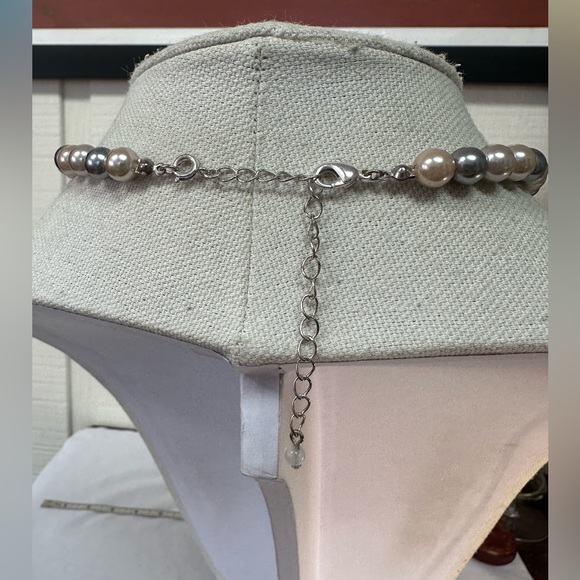 Interlocking heart rhinestone and pearl bead necklace - Picture 4 of 7